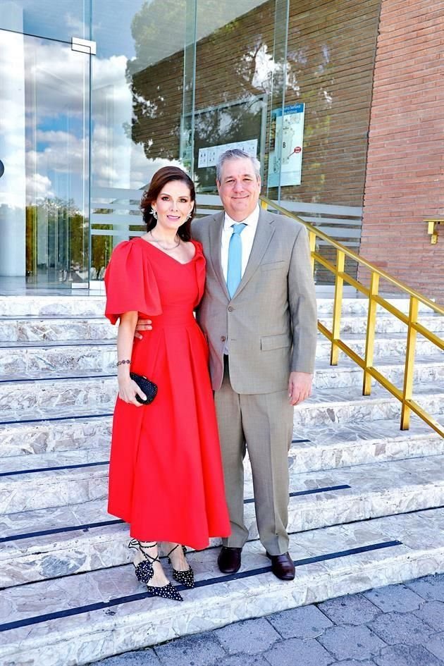Mónica Martínez de De la garza y Pedro de la Garza