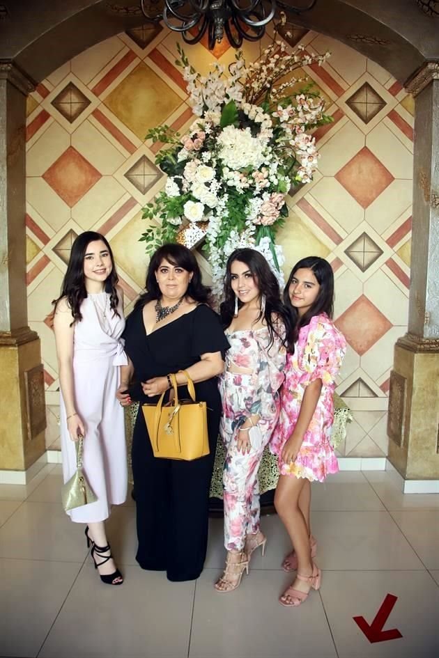 Carolina Chávez, María Elena Pérez, Brianda Guajardo y Alexa Guajardo