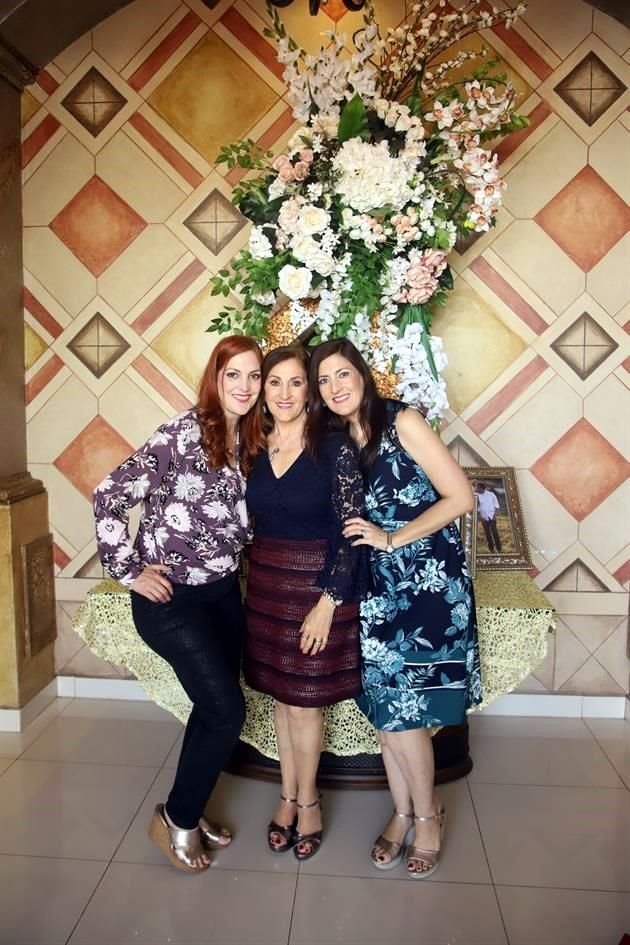 Cristy Flores de Martínez, Carmen Elizondo de Flores y Rocío Flores de Salinas