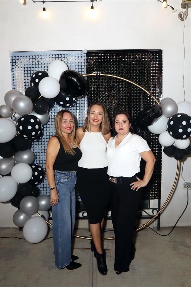 Claudia González, Delfina Martínez y Egla Barrera