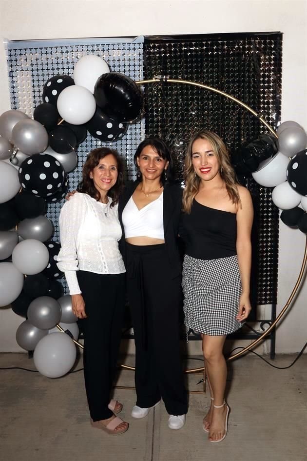 Vicky García; perla Calderón y Emily García