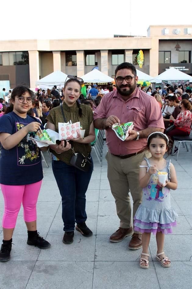 Juliana González, Érika Cdena, Julián González y Silvana González