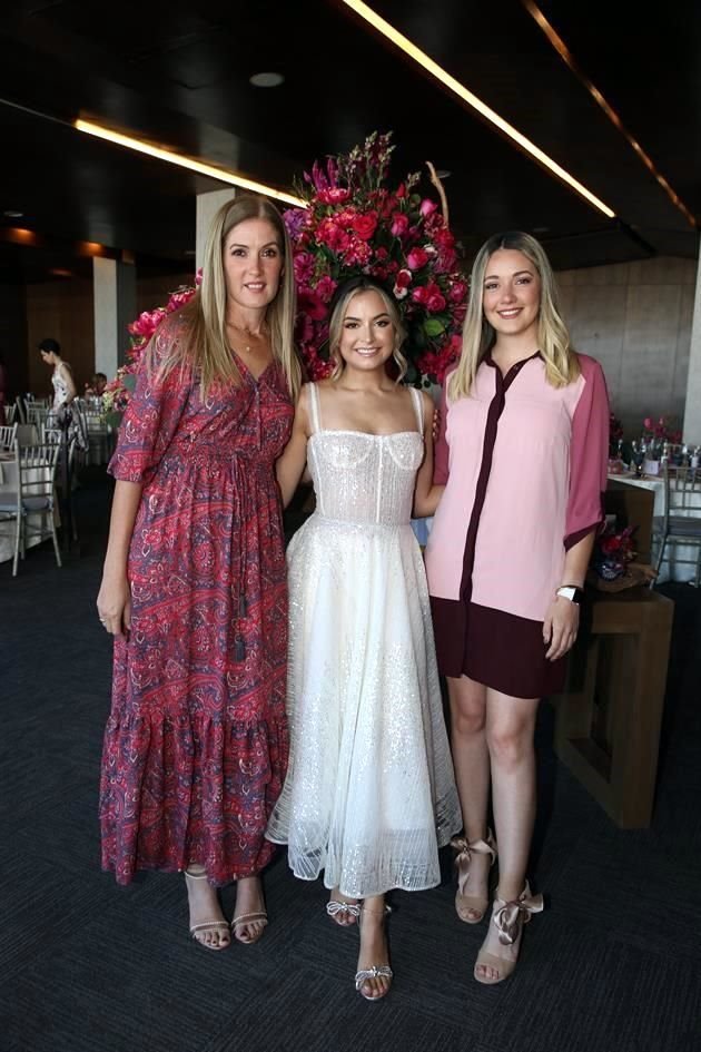 Elsa Peña de Solano, Andrea Valle Corrales y Anapaula Solano Peña