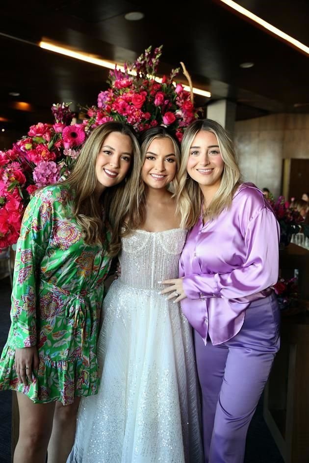 Myrna Méndez, Andrea Valle Corrales y Pamela Villarreal