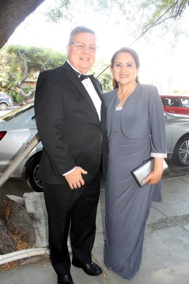 Pedro Saldívar y Dinorah Dávila de Saldívar