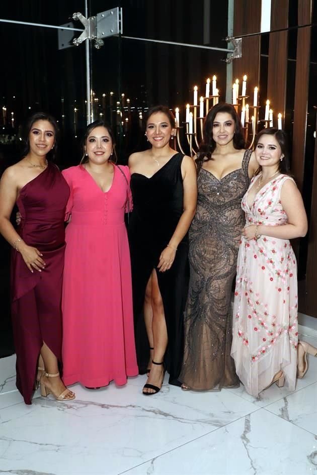 Danya Medina, Carolina Rosas, Fernanda Cruz, Cecilia Aranzabal y Giselle Serrato