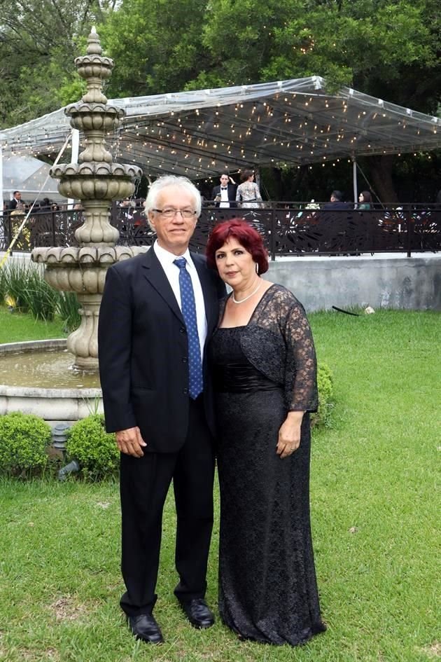 Homero Cantú y Nora González