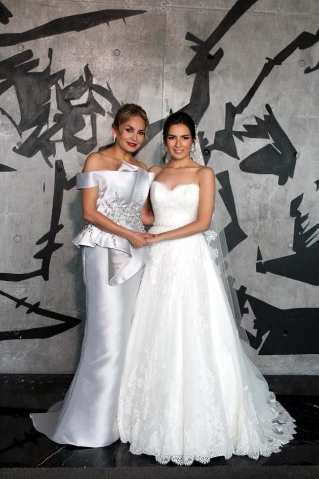 Arely Flores de Guerrero y Arely Anahí Guerrero Flores