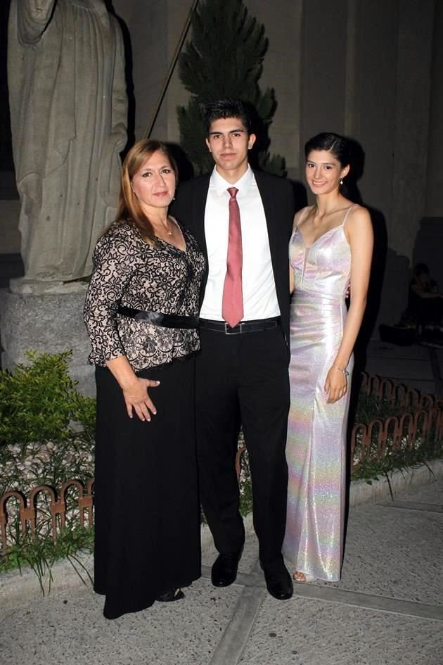 Blanca Rita Guerrero, César Miramontes Guerrero y Andrea Miramontes Guerrero