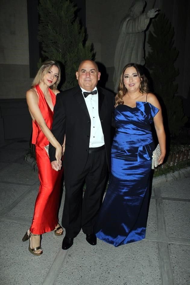 Vanessa Jiménez, Carlos Jiménez y Elvia de Jiménez