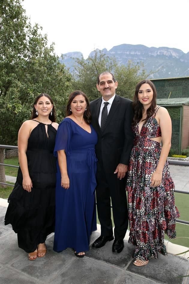 Dany Rodríguez, Marcela Treviño, Rubén Rodríguez y Ana Marce Rodríguez