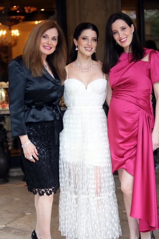 Alejandra Vázquez Ábrego, la novia y Alejandra Ríos