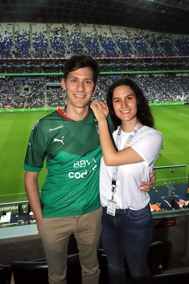 Mauricio Marchand Treviño y Marcela Beltrán
