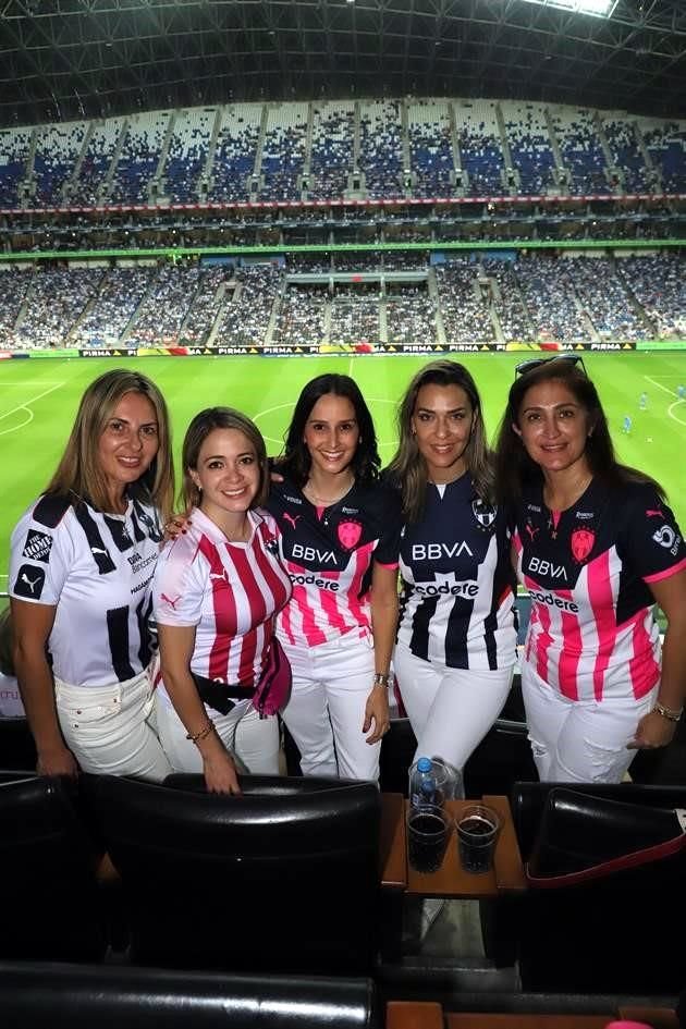 Cruz María Cantú, Nancy Salazar, Gaby Beltrán de De la Garza, Cristy Gutiérrez de Montemayor y Karla Garza de Sada