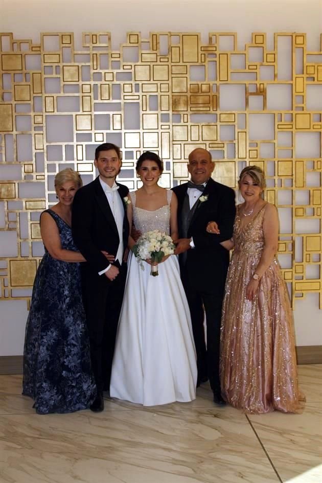 PAPÁS DE LOS NOVIOS Nyria Hinojosa Cavazos, Gabriel Coronado Hinojosa y Daniela Lozano González,  Gerardo Lozano Fematt y Consuelo González Garza