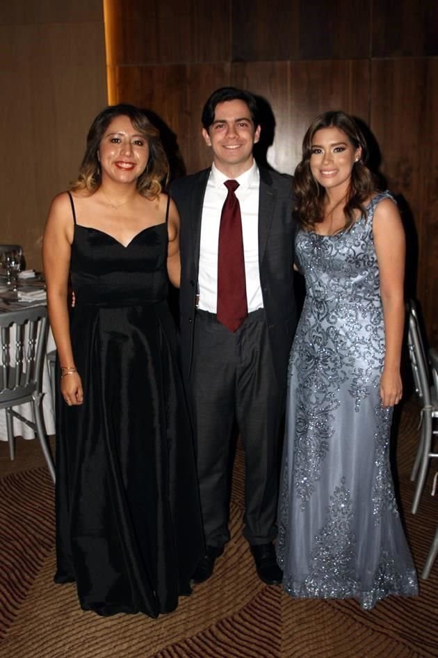 Esthela Chávez, Rafael Lobo y Érika Juárez