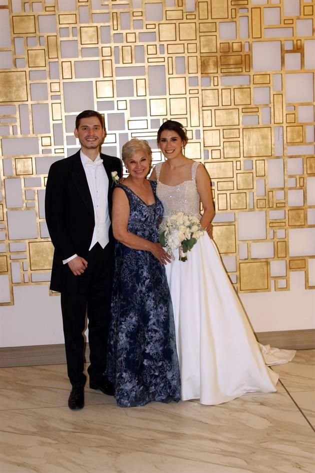 Gabriel Coronado Hinojosa, Nyria Hinojosa Cavazos y Daniela Lozano González