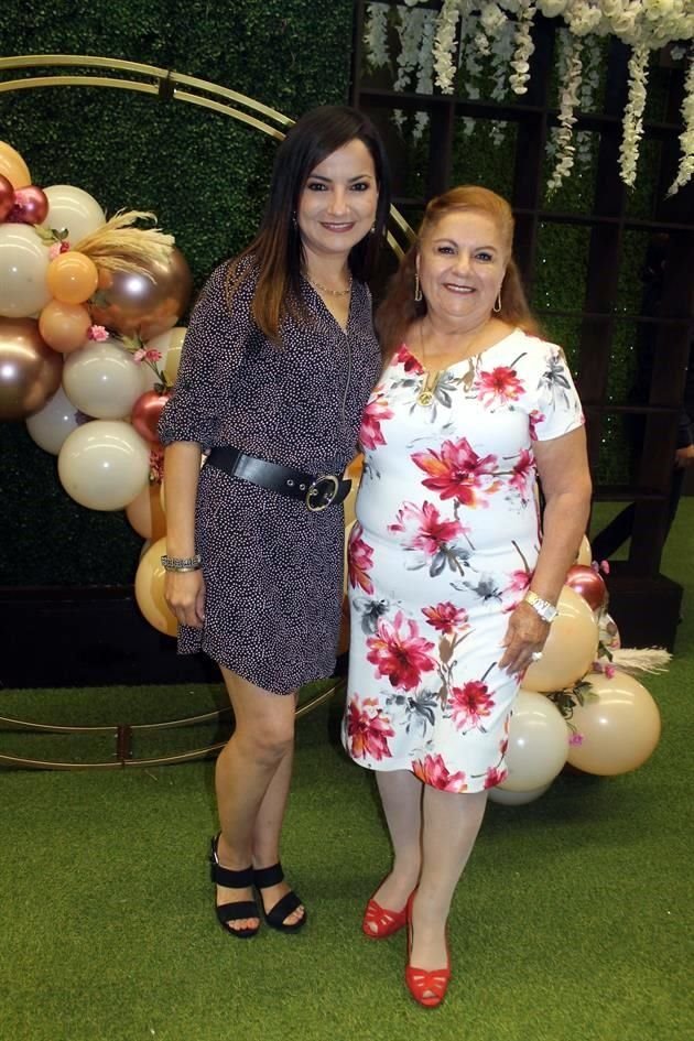 Janeth Flores y Consuelo de Flores