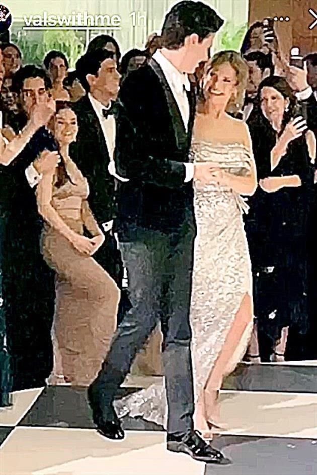 Marcelo bailó con su mamá<br>Tere González de Velasco