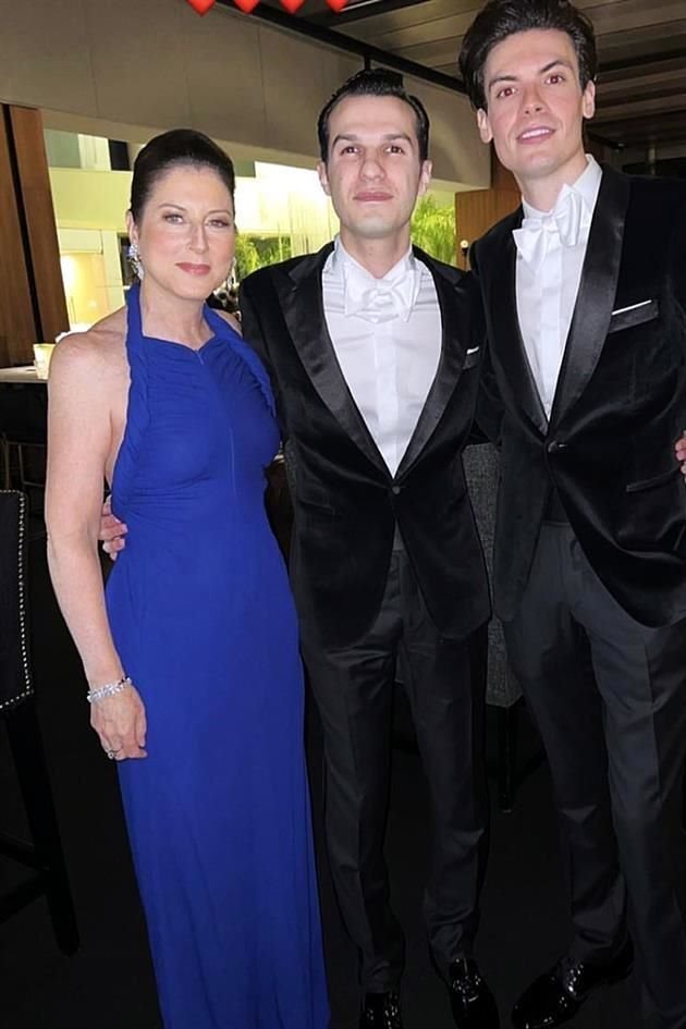 Frida Fascovich de Sandler<br>con Bernardo y Marcelo