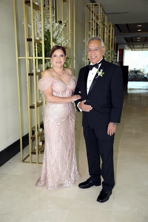 PAPÁS DE LA NOVIA María Guadalupe González de Licona y Juan Manuel Licona de León