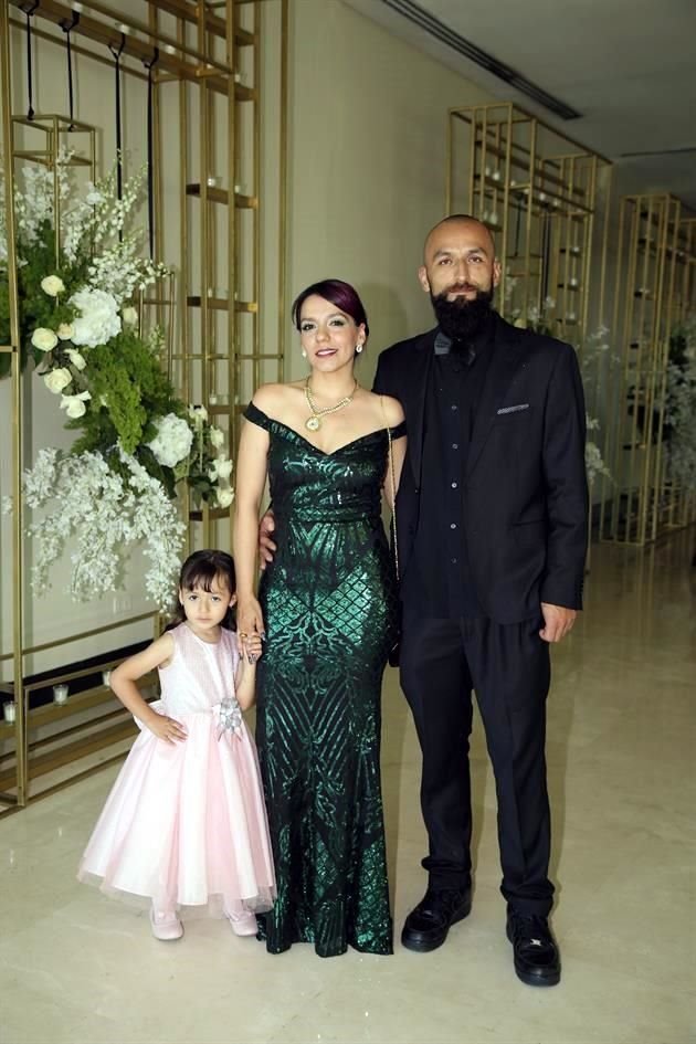 Anahit Ramos de Molina, Aldo Molina Romo e Isabella Molina Ramos