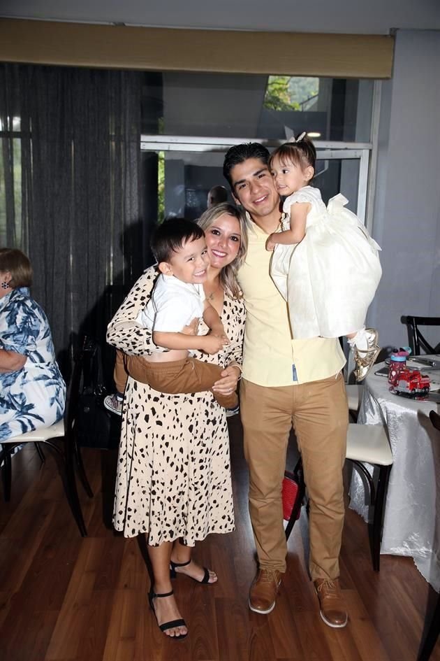Pamela Reyes, Dany González Reyes, Daniel González y Paula González Reyes