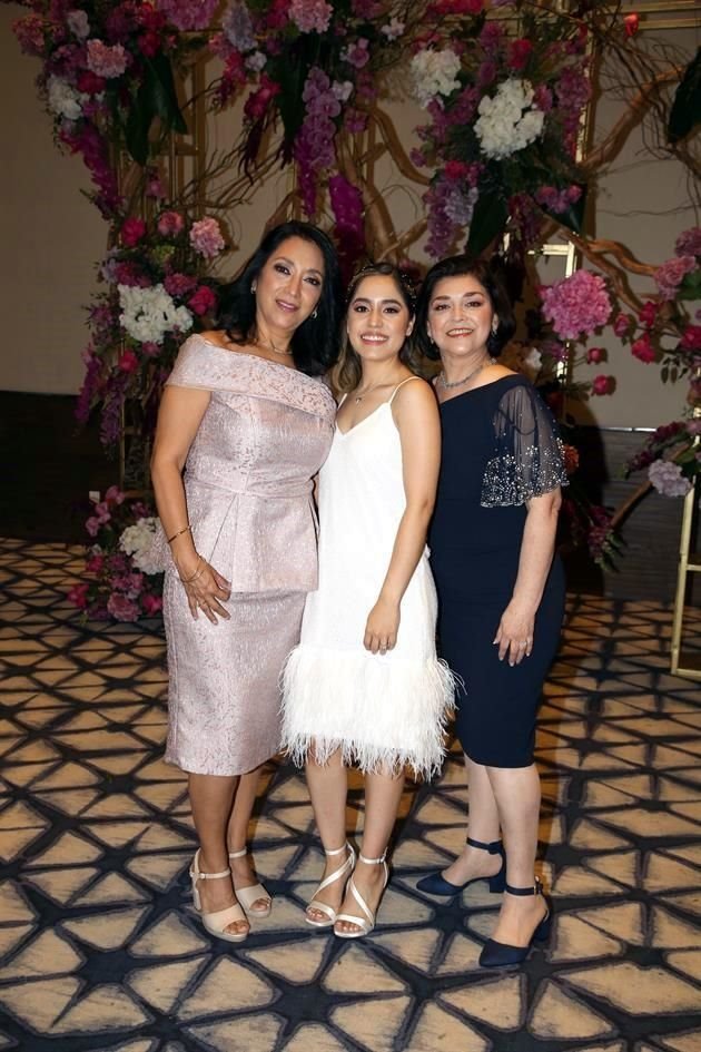 Lydia Gómez Flores, Andrea Zúñiga Leal y Olivia Contreras Nava