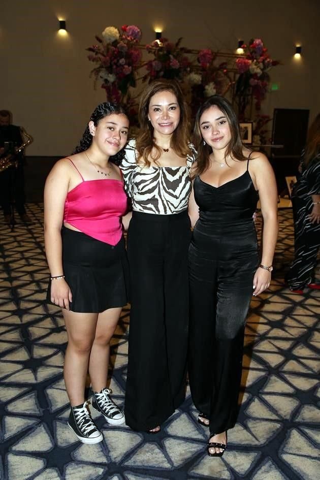 Valeria Morantes, Alejandra Gómez y Sofía Morantes