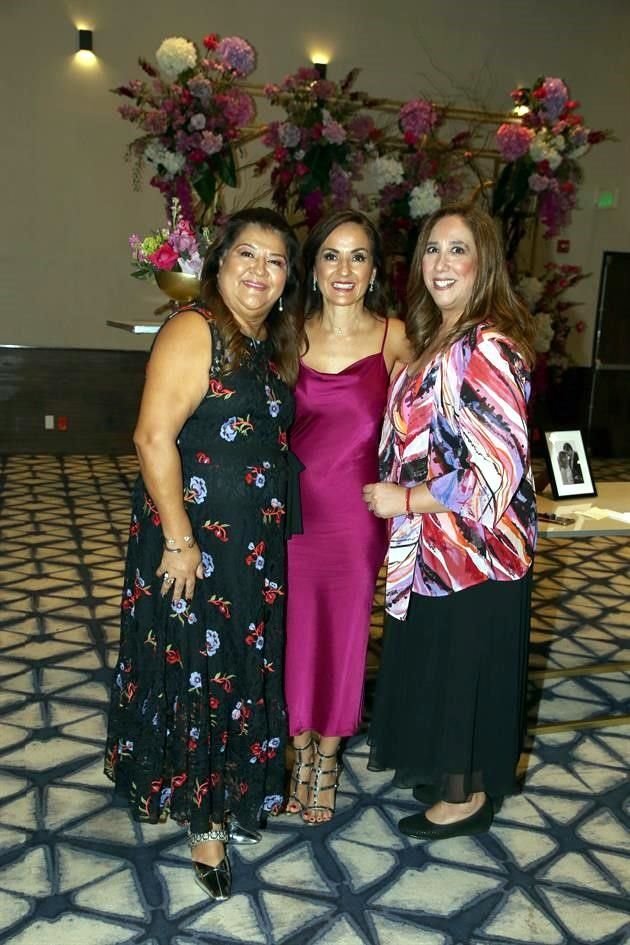 Dulce Corona, Sandra María González y Dina González