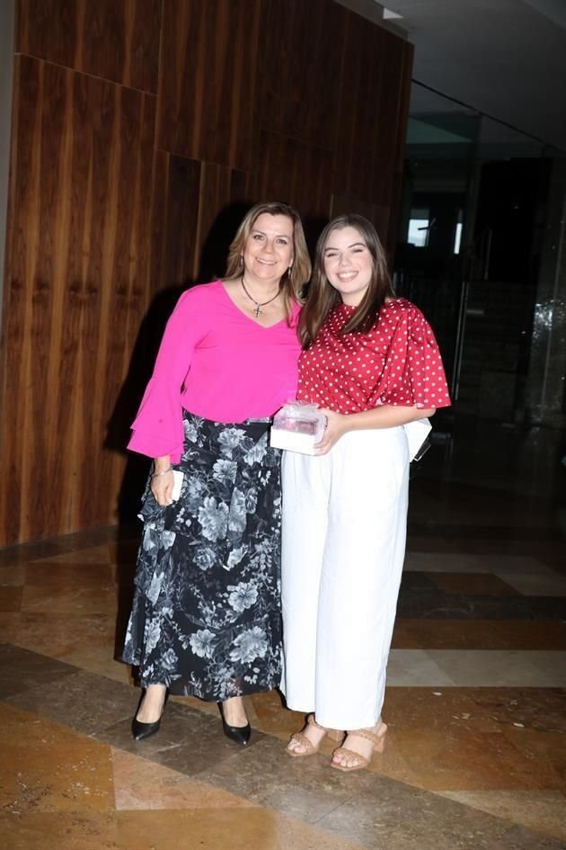 Blanca de Gómez y Blanca Gómez