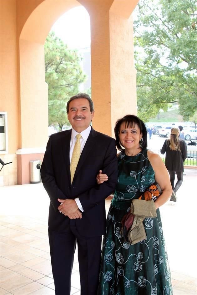 Mauricio Ochoa y Martha Montemayor Ochoa