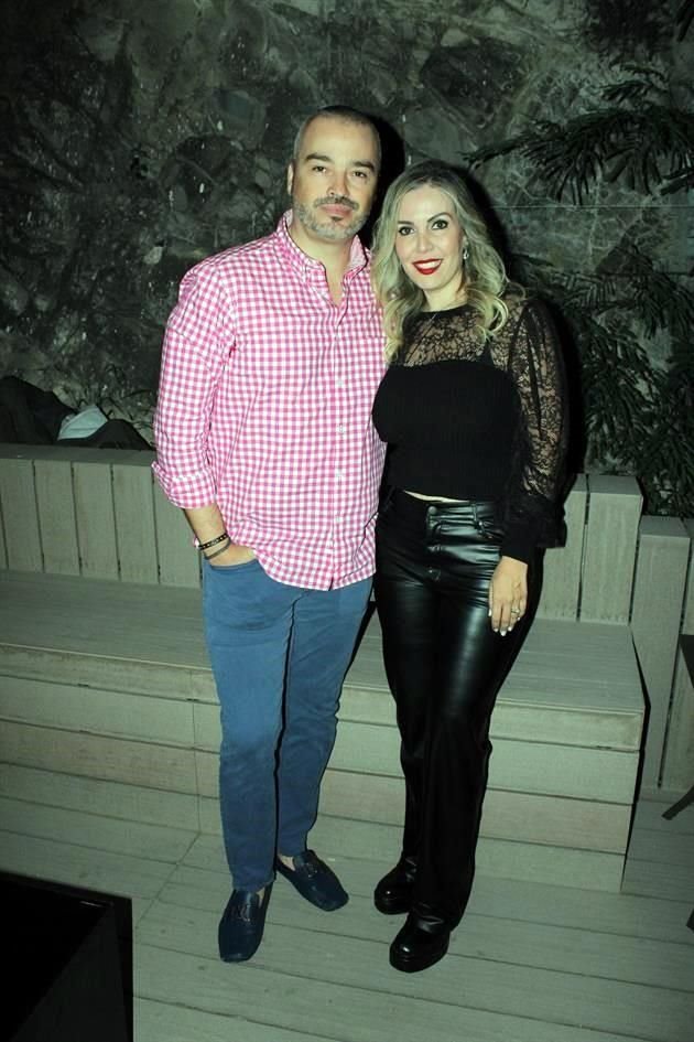 Mauricio Morales y Daniela Dávila de Morales