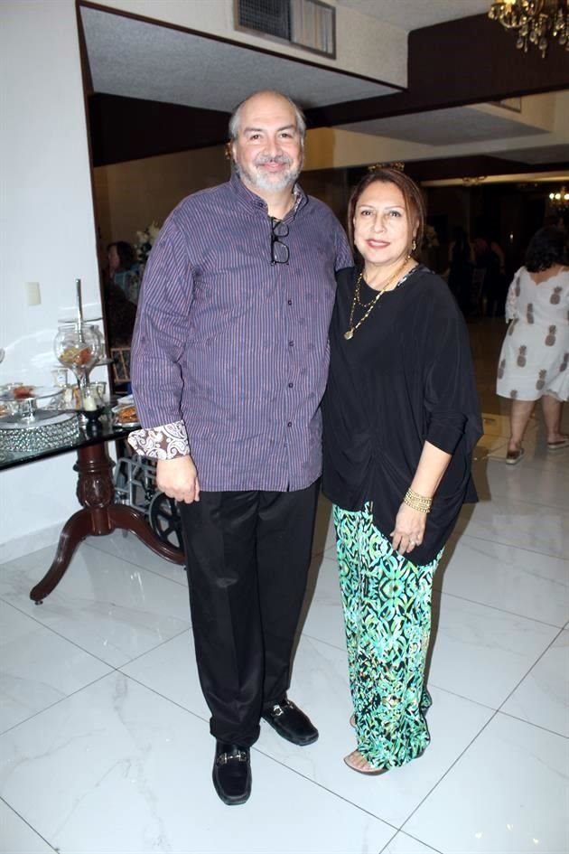 Héctor Eduardo Tello y Marissa Tello