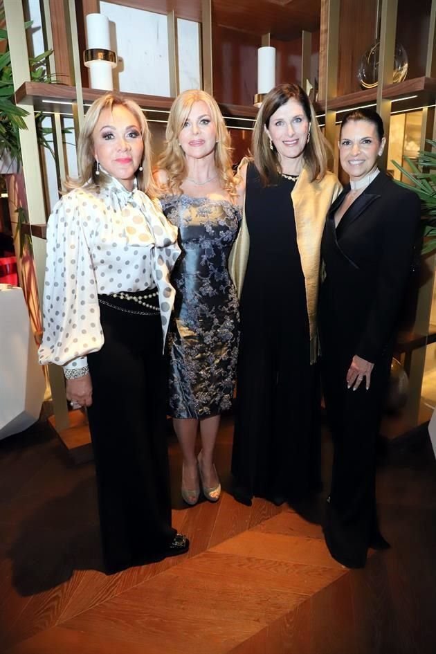 Eline García de Lozano, Catalina Ibarra de Martínez, Cristina Sada de Zorrilla y Janet Schwarz de Wapinski