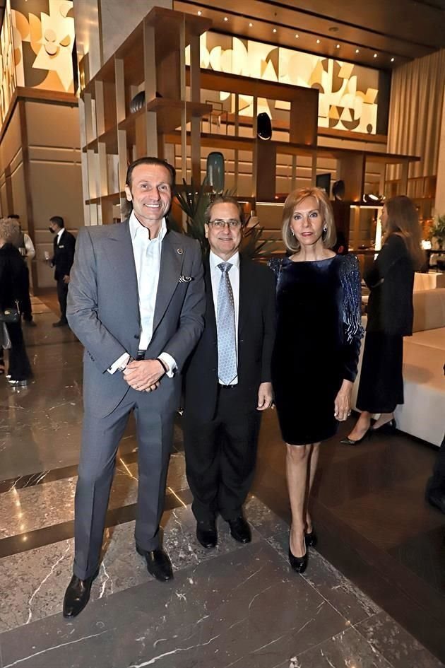 David Hatchveell, Gabriel Zambrano y Maricela Ibarra de Zambrano