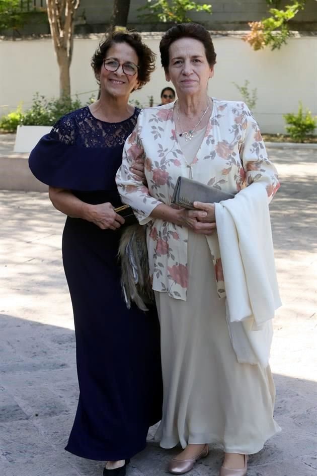 Luisa Mota-Velasco y Elisa Mota-Velasco