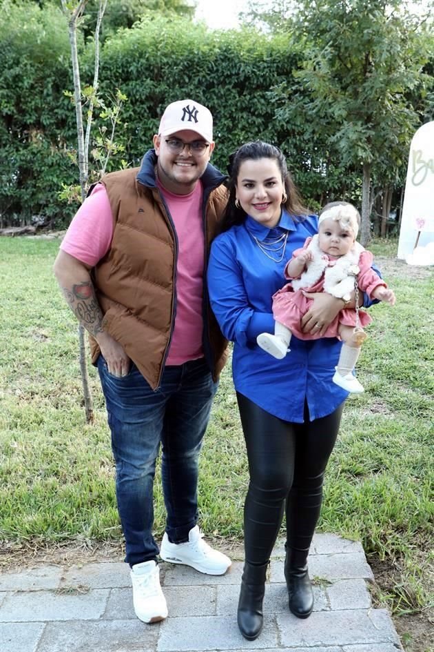 Roberto Díaz, Stephany Guajardo de Díaz y Grace Díaz