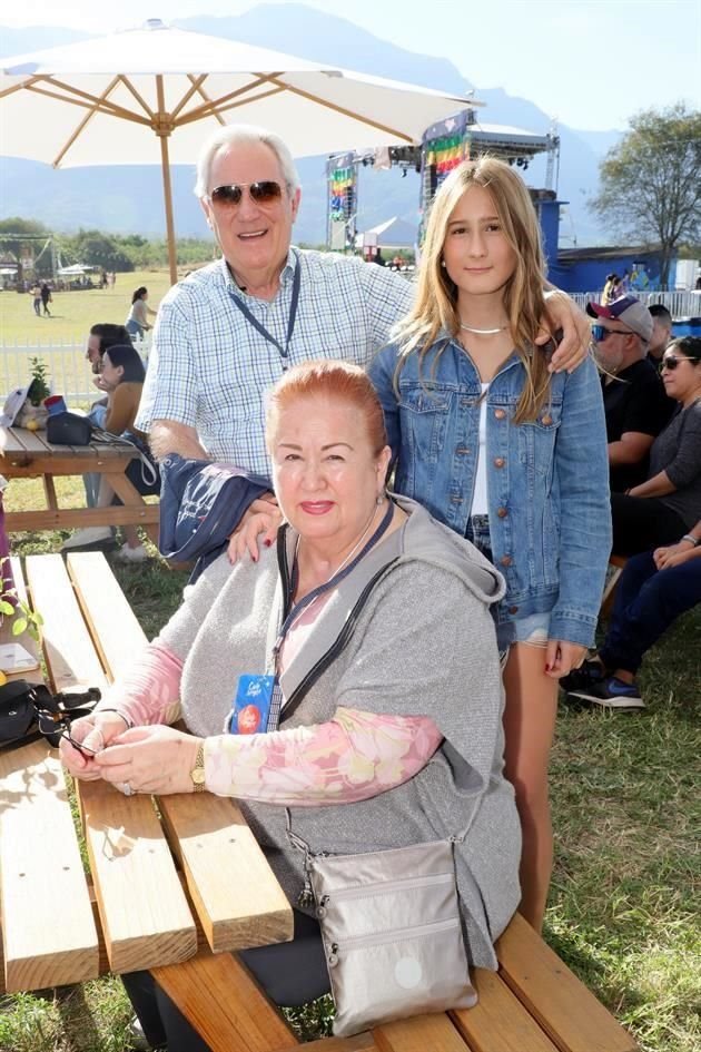 Hernán Garza, Paloma Garza y Alejandra Díaz de Garza