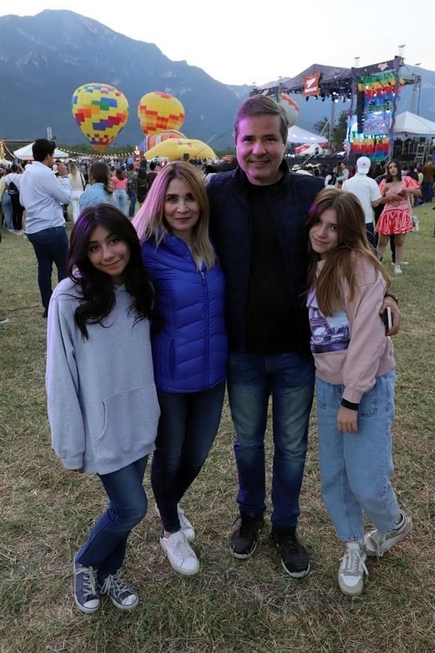 Renata Millán, María Esther Moreno, Ariel Martínez y Annette Martínez