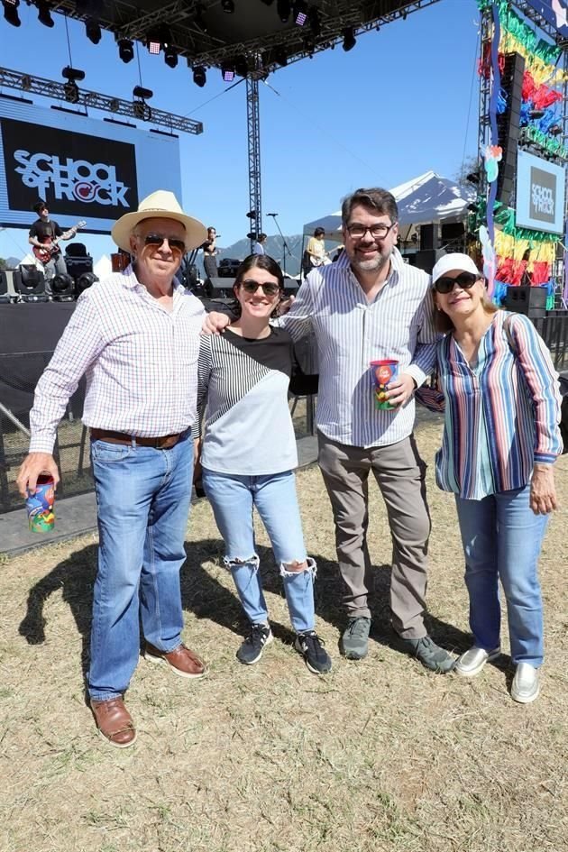 Luis Caballero, Mariana Ballester, Luis Caballero Jr y María Esthela de Caballero