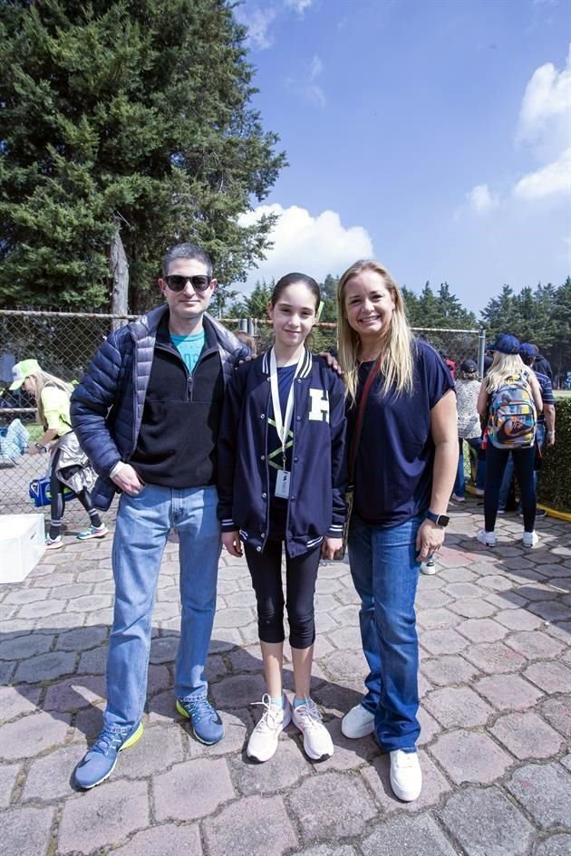 Charbel Harp, Camila Harp y Tina Piza