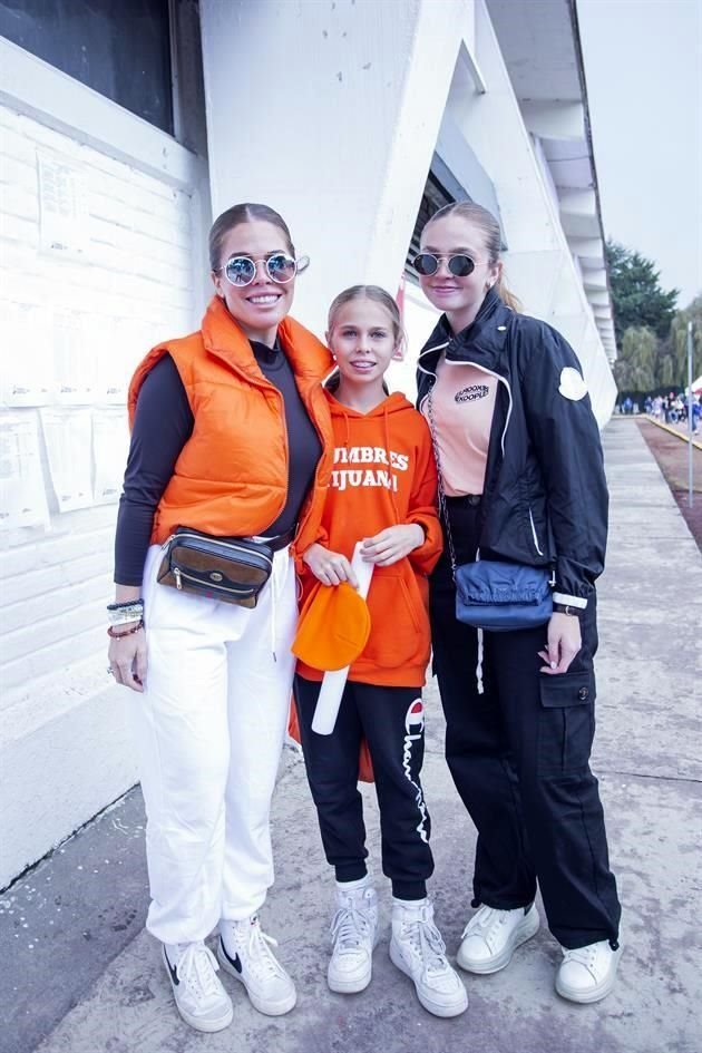 Denise Valle, Elena Sofia Granado y Laura Denise Granado (Tijuana)