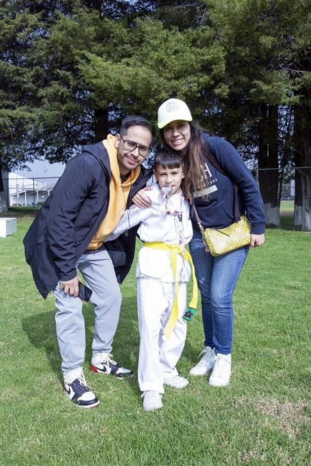 Guillermo Bentancourt, Maximiliano Bentacourt y Paulina Vargas (Chiapas)