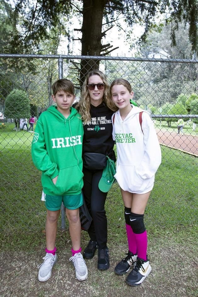 Humberto Castellanos, Lucia Castellanos y Lia Castellanos (Monterrey)