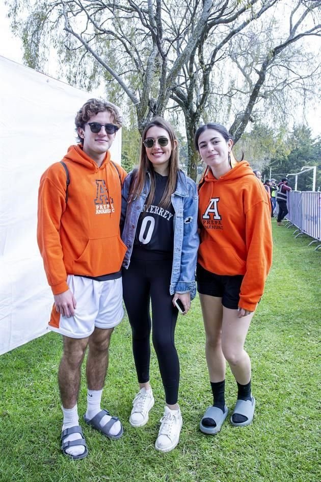 Santigo Borrego, Paulina Guajardo y Montse Borrego (Monterrey)
