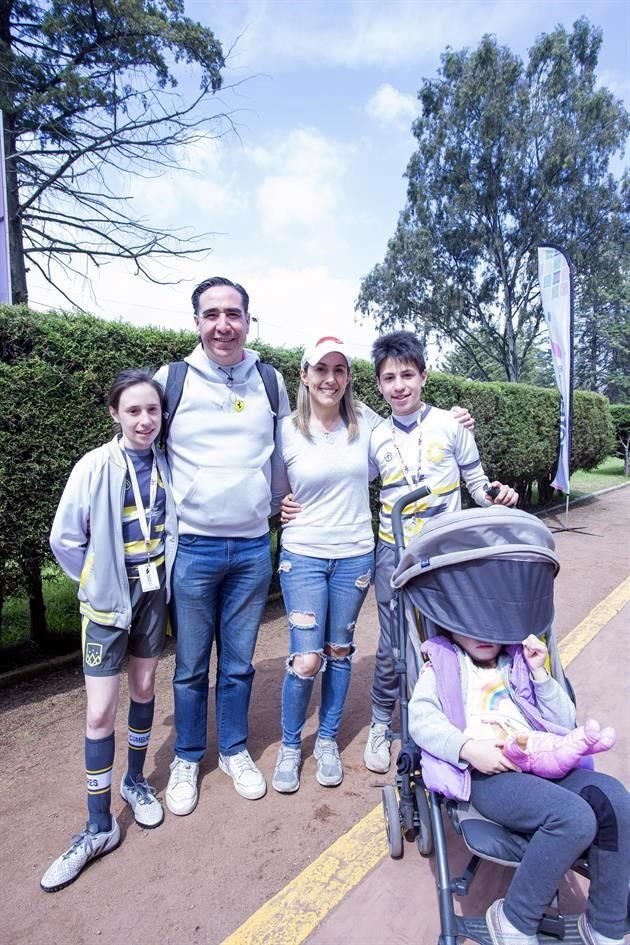 Andrea del Real, Carlos del Real, Graciela Macias, Rodrigo del Real y Cecilia del Rela (México)