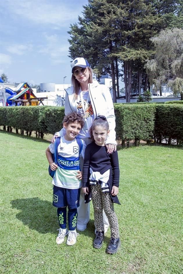 Delia Elizondo, Marcelo Galeana y Catalina Galeana (Monterrey)