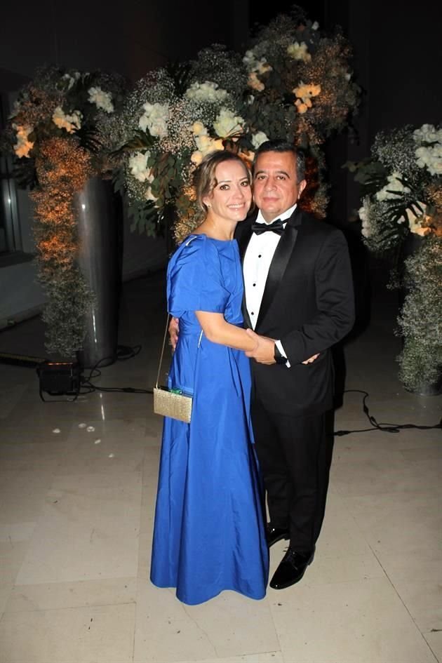 Lolis Victoria de la Peña y Salvador Córdova