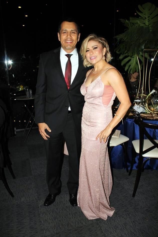 Eduardo de la Rosa y Lili Flores